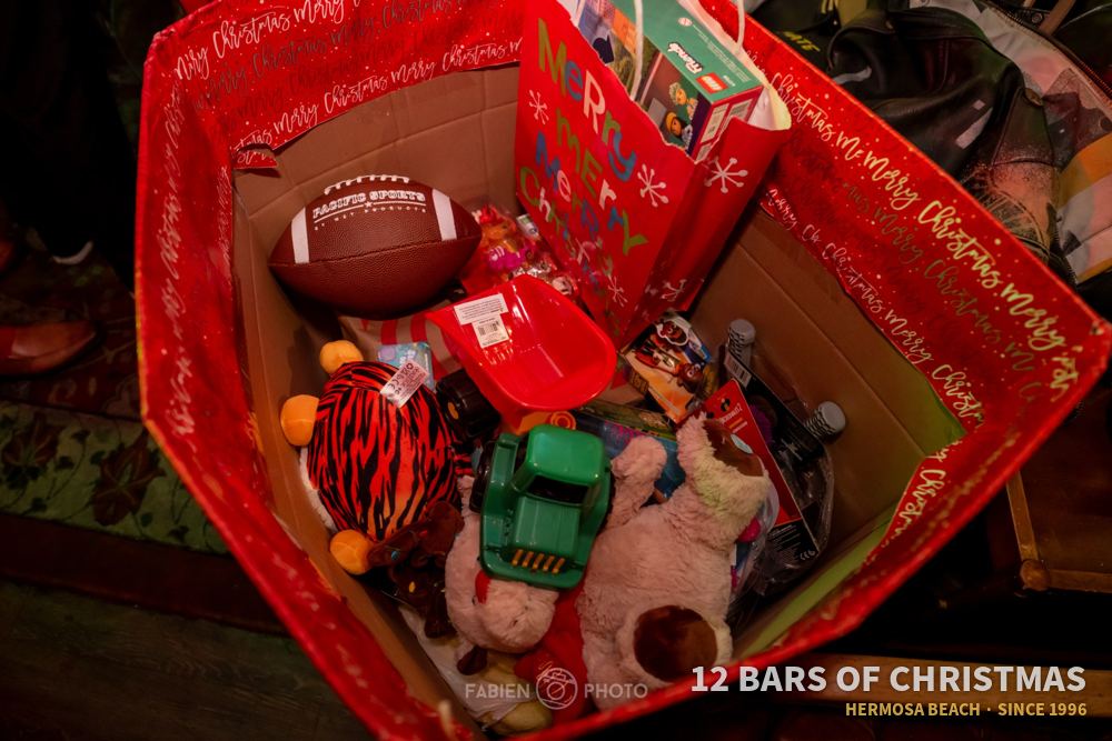 12 Bars of Christmas crawlers in costume, 2023
