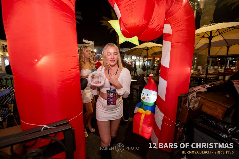 12 Bars of Christmas crawlers in costume, 2023