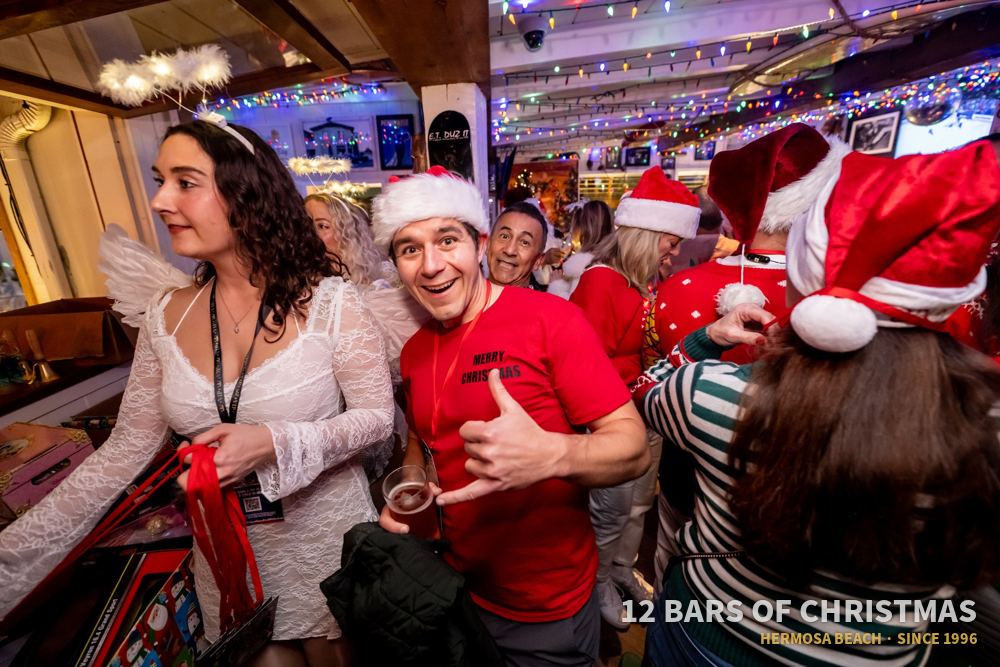 12 Bars of Christmas crawlers in costume, 2025