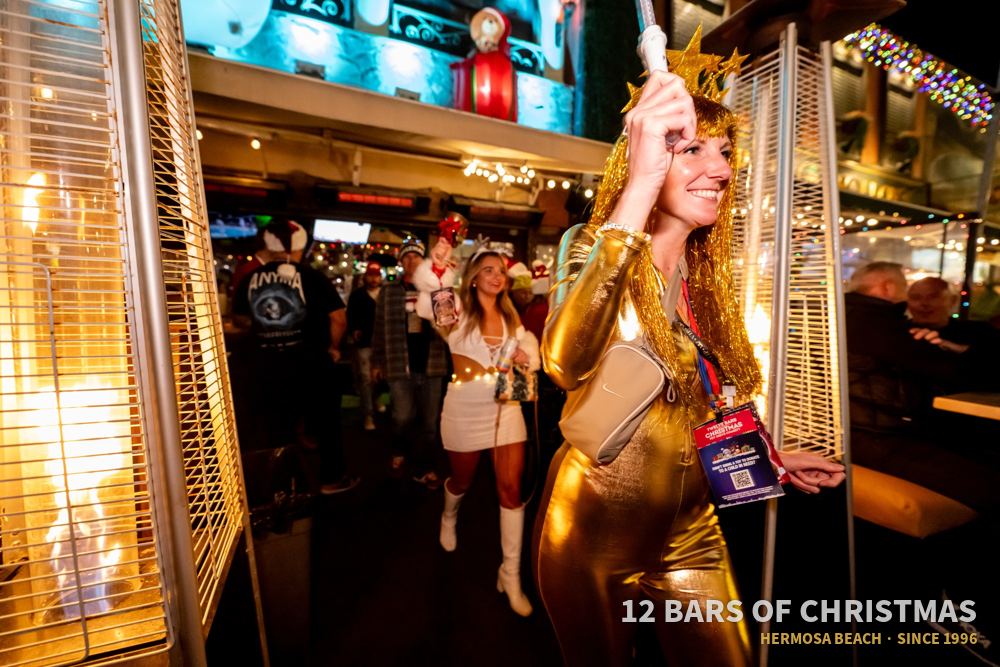 12 Bars of Christmas crawlers in costume, 2025