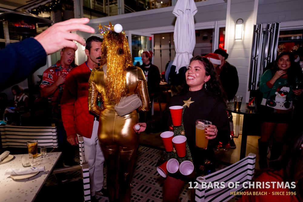 12 Bars of Christmas crawlers in costume, 2025