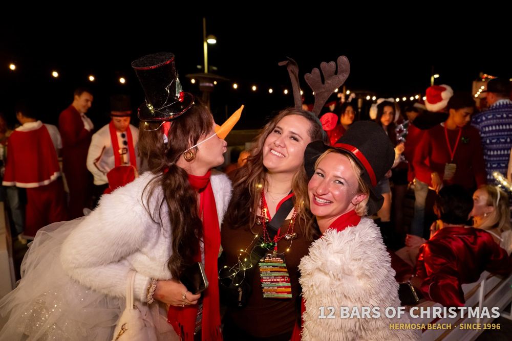 12 Bars of Christmas crawlers in costume, 2025